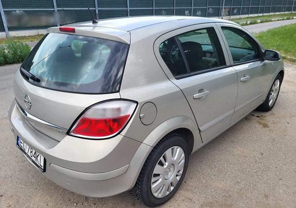 Opel Astra cena 12000 przebieg: 226138, rok produkcji 2007 z Łódź małe 137